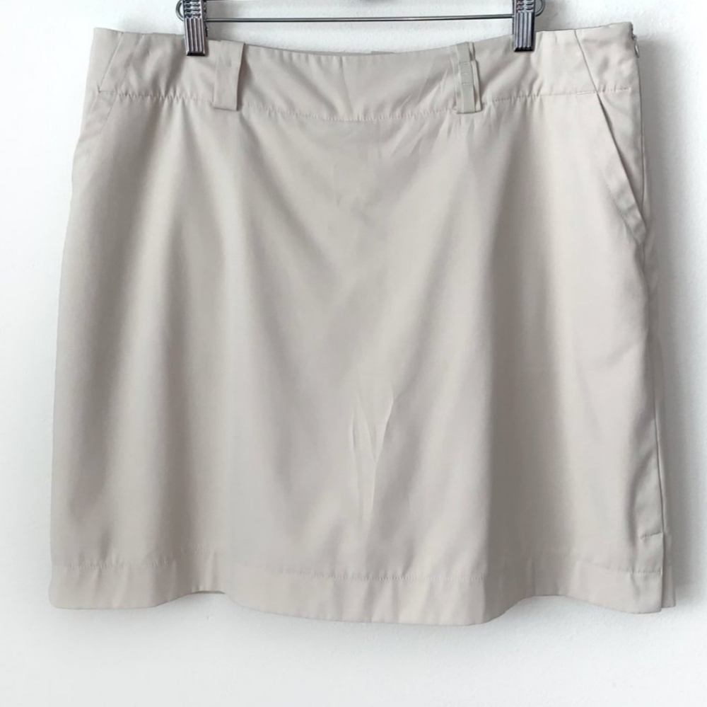 Nike golf skort Womens 14 Khaki tan Side zip pockets tee holder "Swoosh" logo
